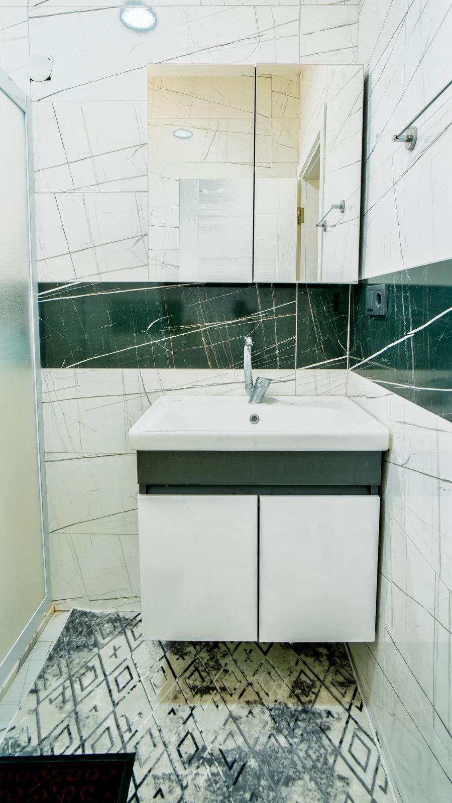 Bathroom layout and fittings