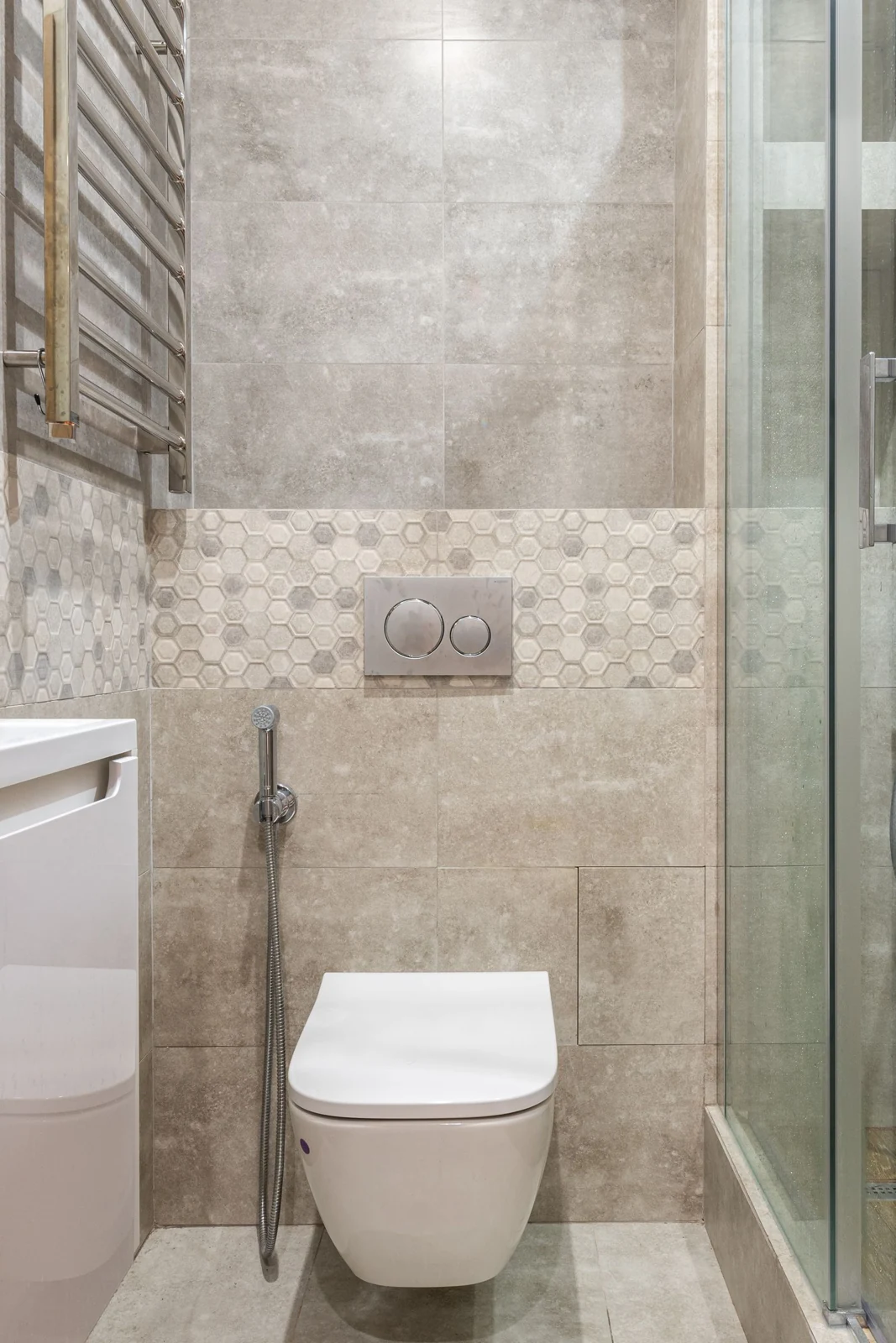 Bathroom layout and fittings